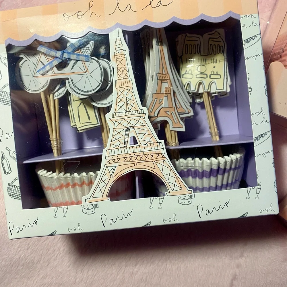Sur La Table Paris Cupcake liners and toppers NIP